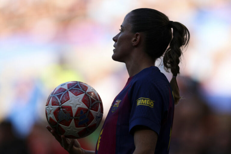 Arsenal Sign Ona Batlle From Barcelona as Defensive Reinforcement