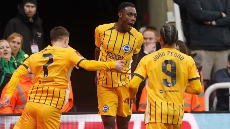 Chelsea Eye Move for Brighton Striker Danny Welbeck