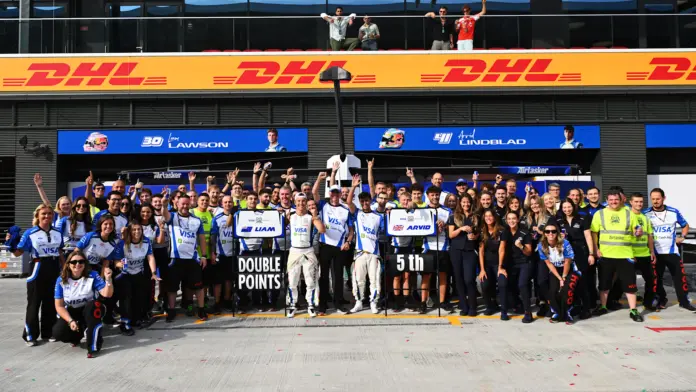 Lawson Gains Advantage Over Lindblad in 2026 Hungarian Race Strategy
