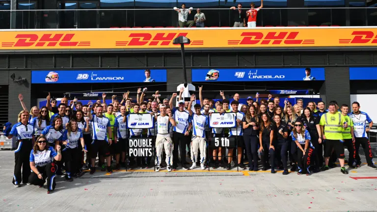 Lawson Gains Advantage Over Lindblad in 2026 Hungarian Race Strategy
