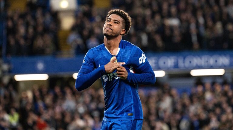 Manchester United Complete £50m Move for Chelsea Midfielder Santos
