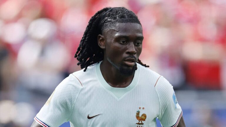 Manchester United Weigh Move for Manu Kone as Roma Open to Sale