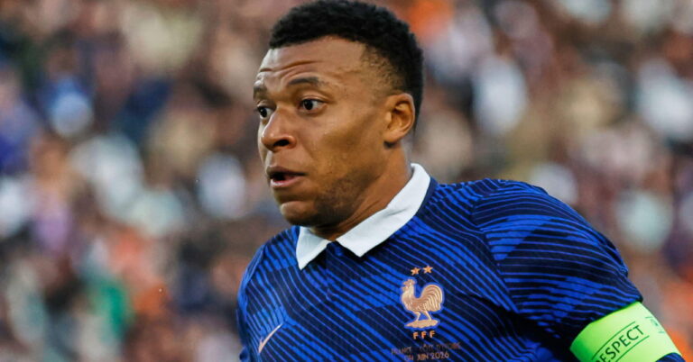 Mbappé Shoves Opponent as Paraguay Frustrate France in Last-16 Tie