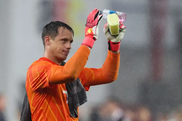 Schwolow Joins Mainz Following Champions League Exit with Hearts