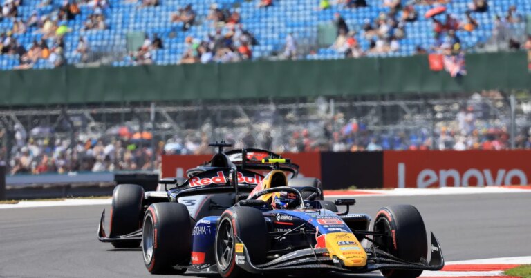Tsolov Edges Mini in Silverstone F2 Sprint Race Showdown