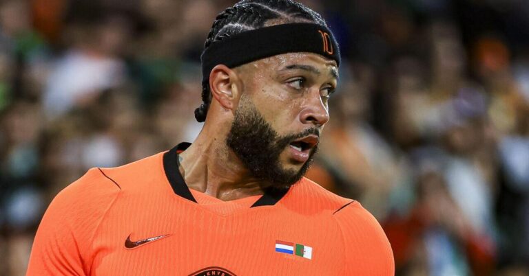 Depay Hits Out at Corinthians Over Contract Withdrawal