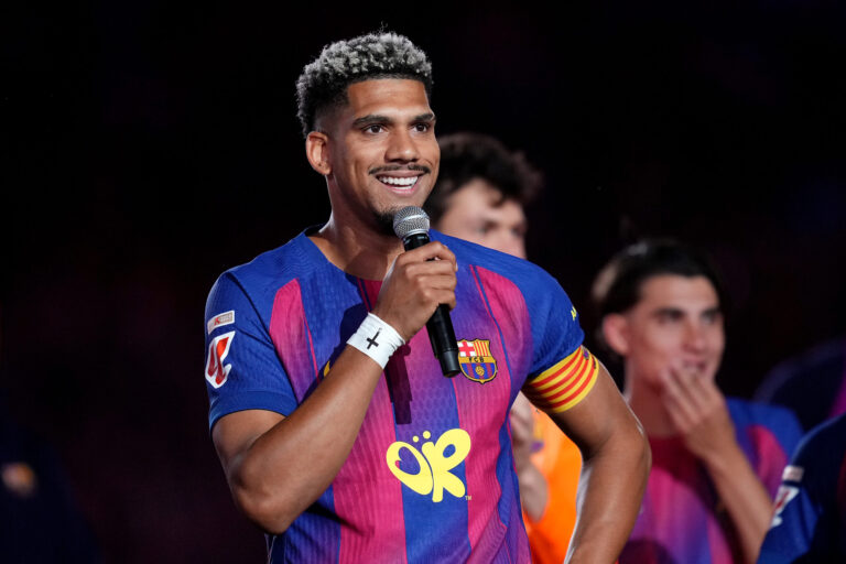 Liverpool Reach Loan Deal to Sign Barcelona Defender Araujo