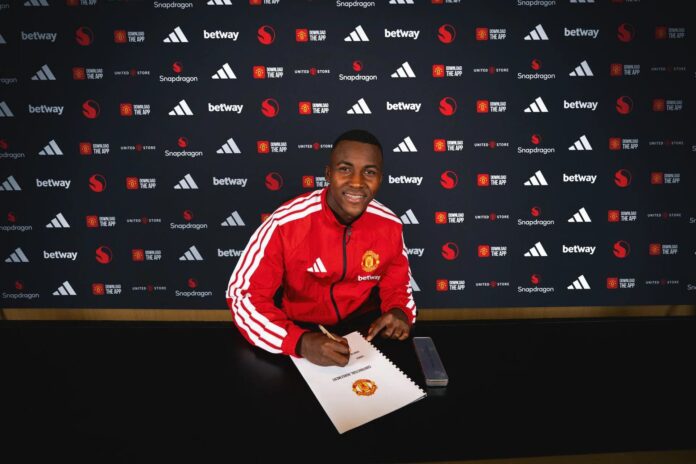Manchester United Announce Cristian Orozco Signing from Fortaleza CEIF