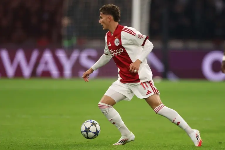 PSG in Talks with Ajax to Sign Winger Mika Godts for €60m