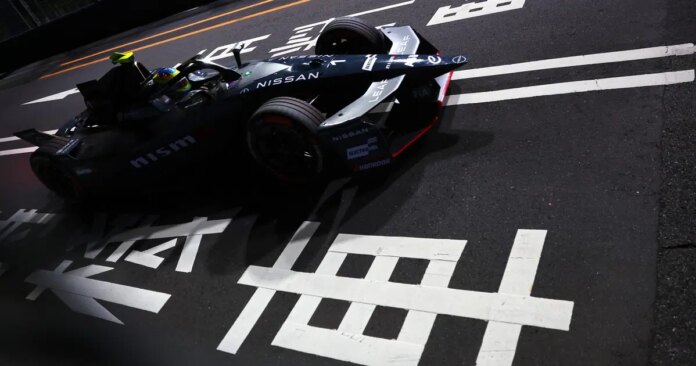 Rowland Relieved to Stay in Title Hunt After Tokyo E-Prix Races