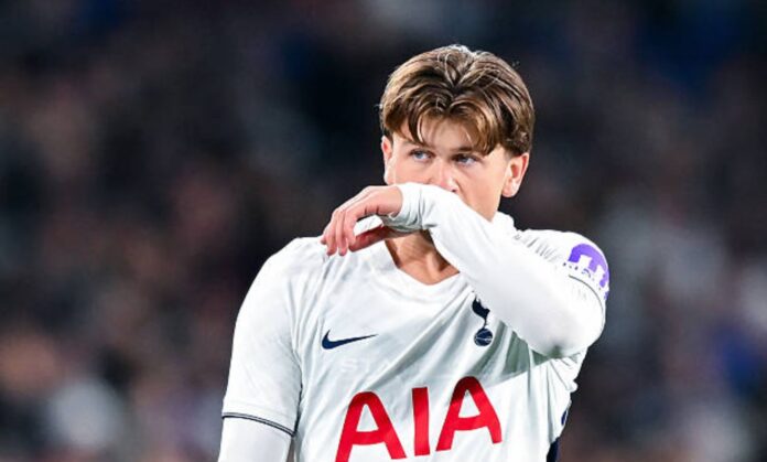 Tottenham and FC Köln in Advanced Negotiations for Mikey Moore Loan